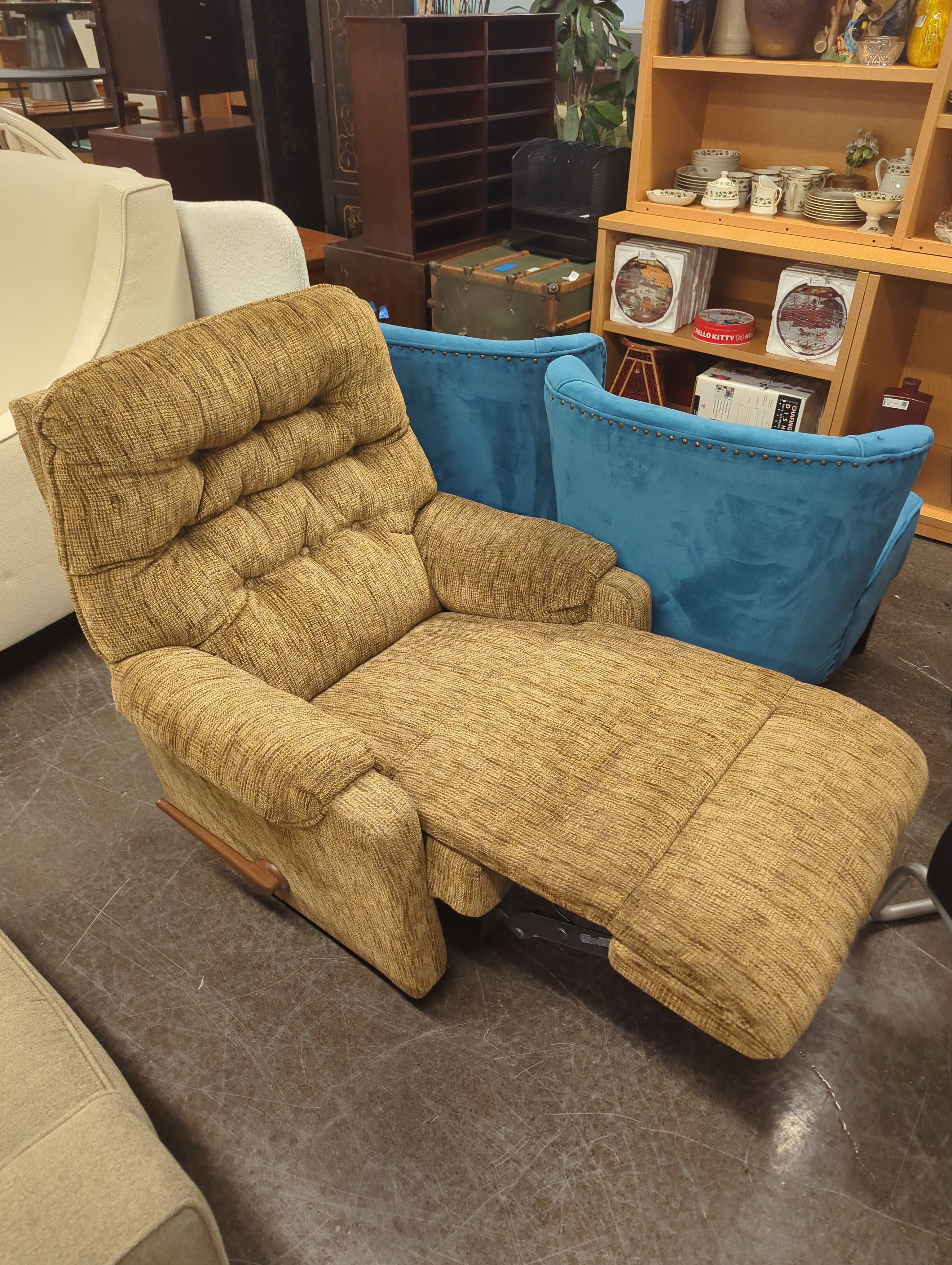 Relaxing Recliner Chair in Brown Textured Fabric