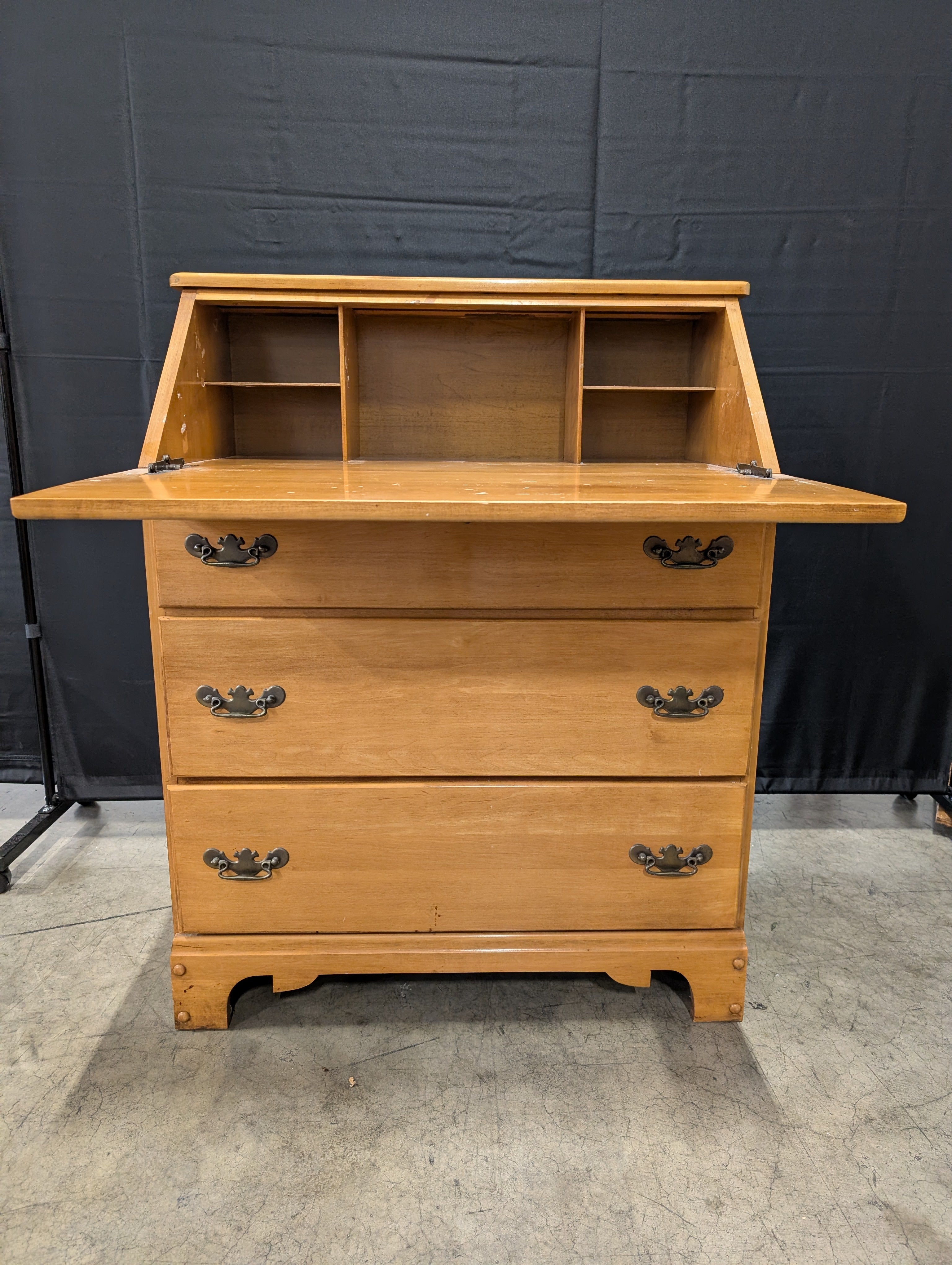 Traditional Honey Tone GIMBEL'S Parkleigh Manor Wood Drop-Front Secretary Desk