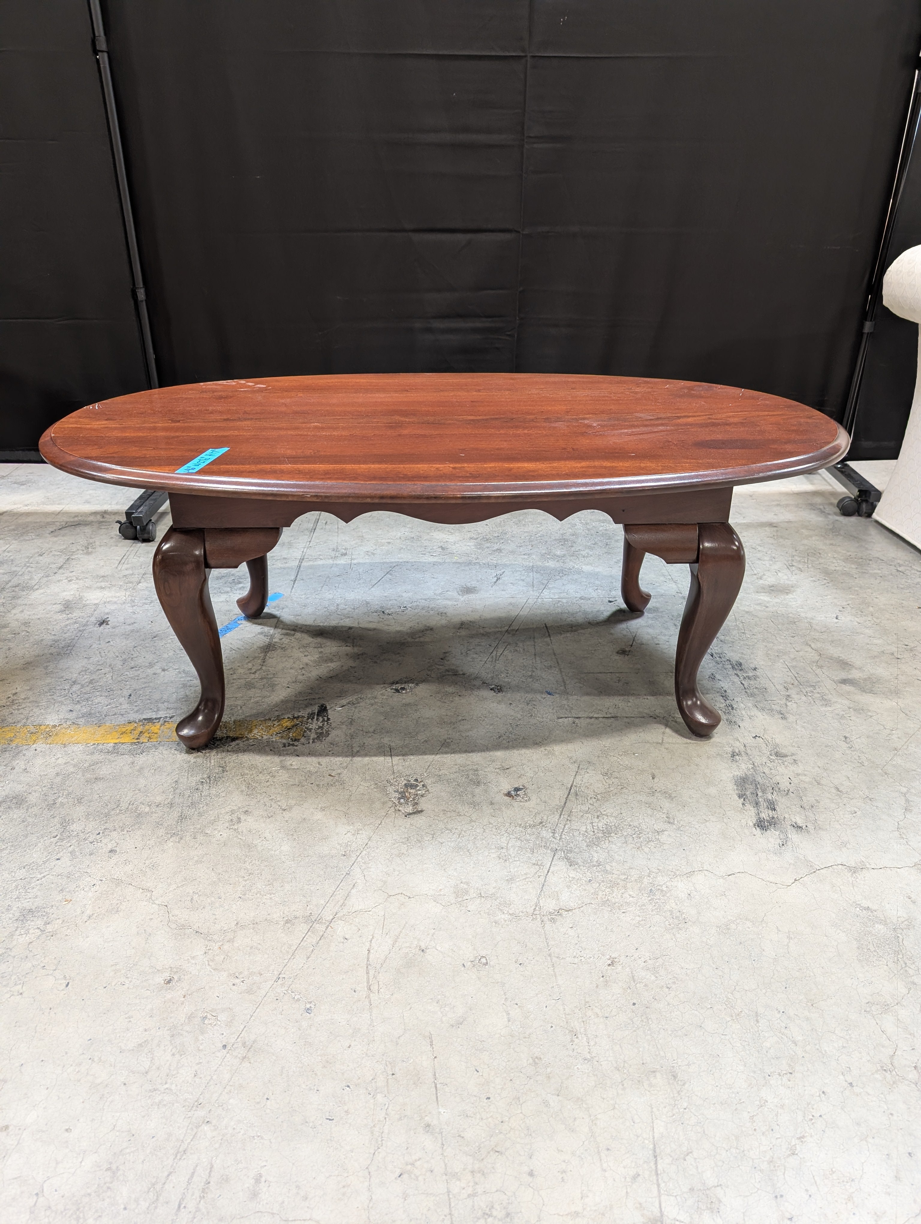Traditional Oval Hardwood Coffee Table with Cabriole Legs