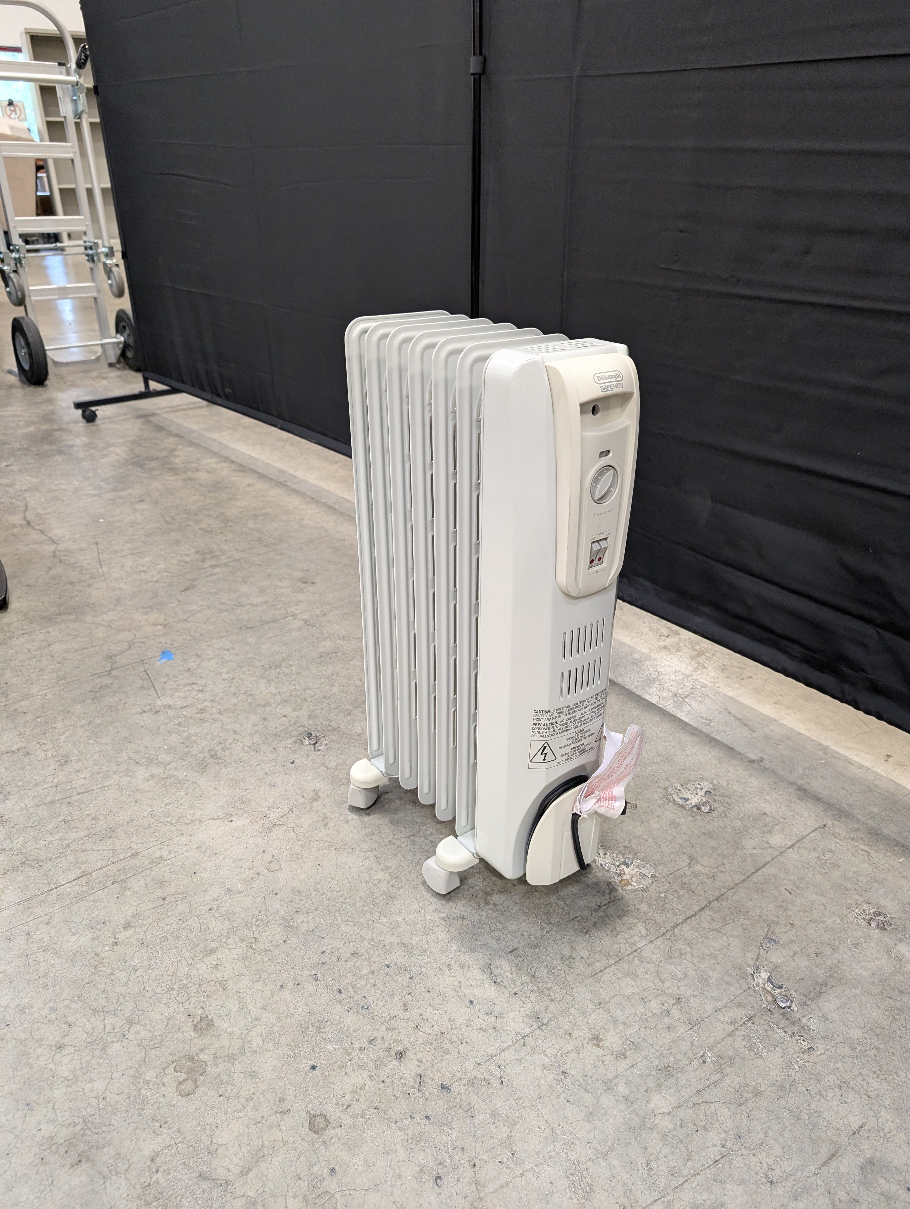 DeLonghi SAFEHEAT Portable Oil-Filled Radiator Heater with Thermostat Control
