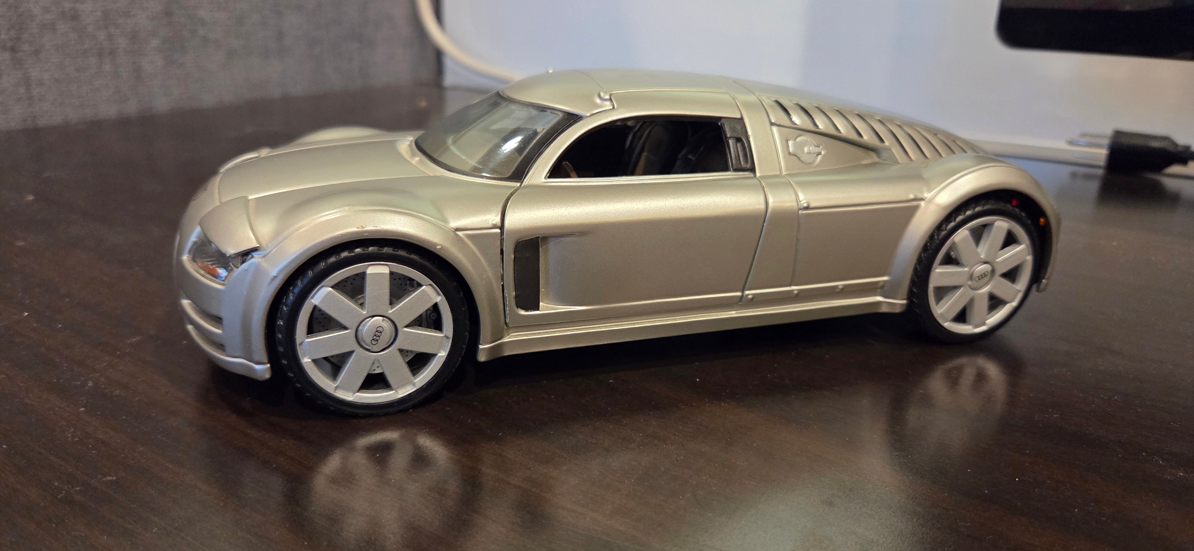 Maisto AUDI Supersportwagen Rosemeyer