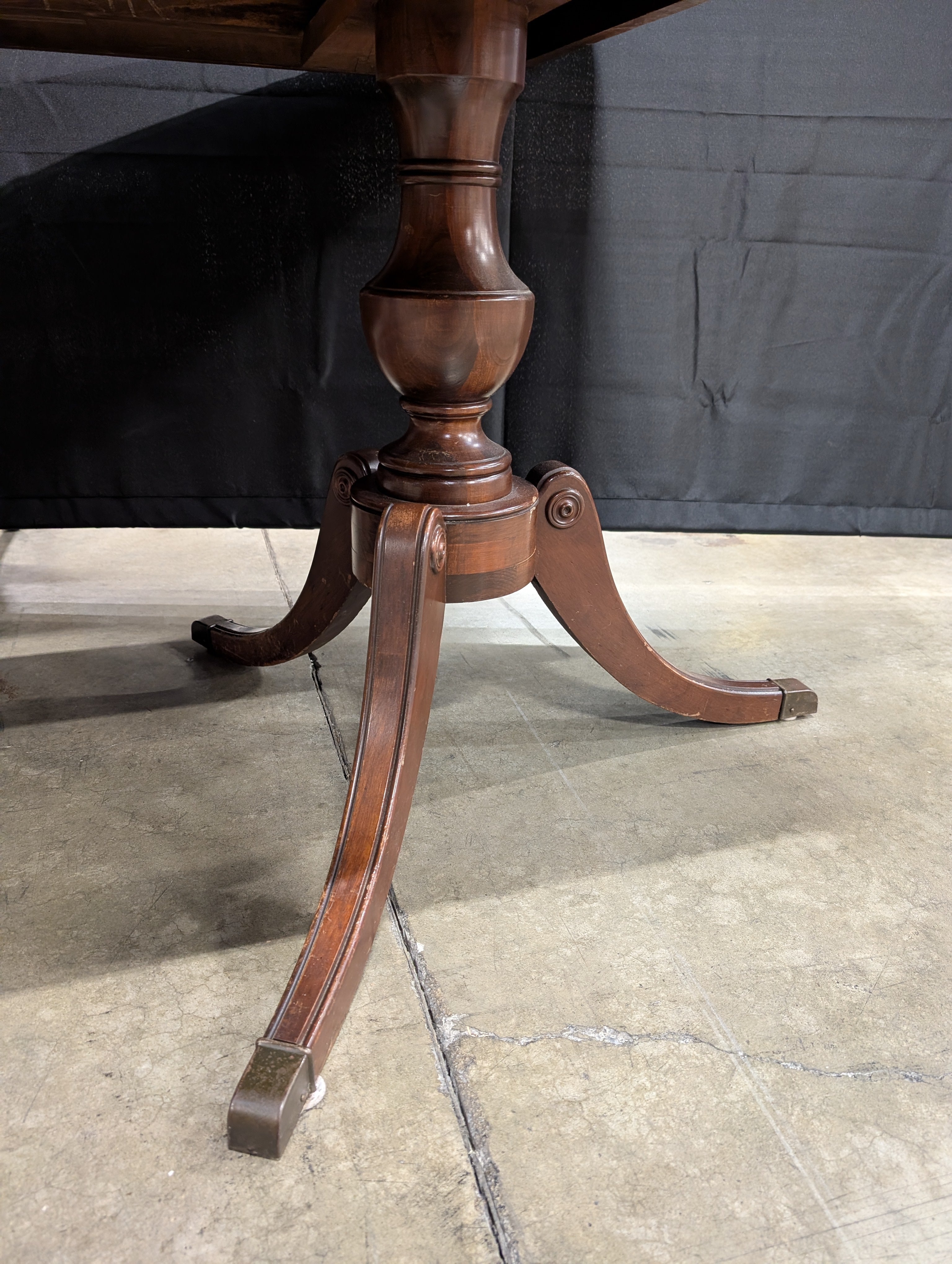 Traditional Pedestal Base Wooden Dining Table