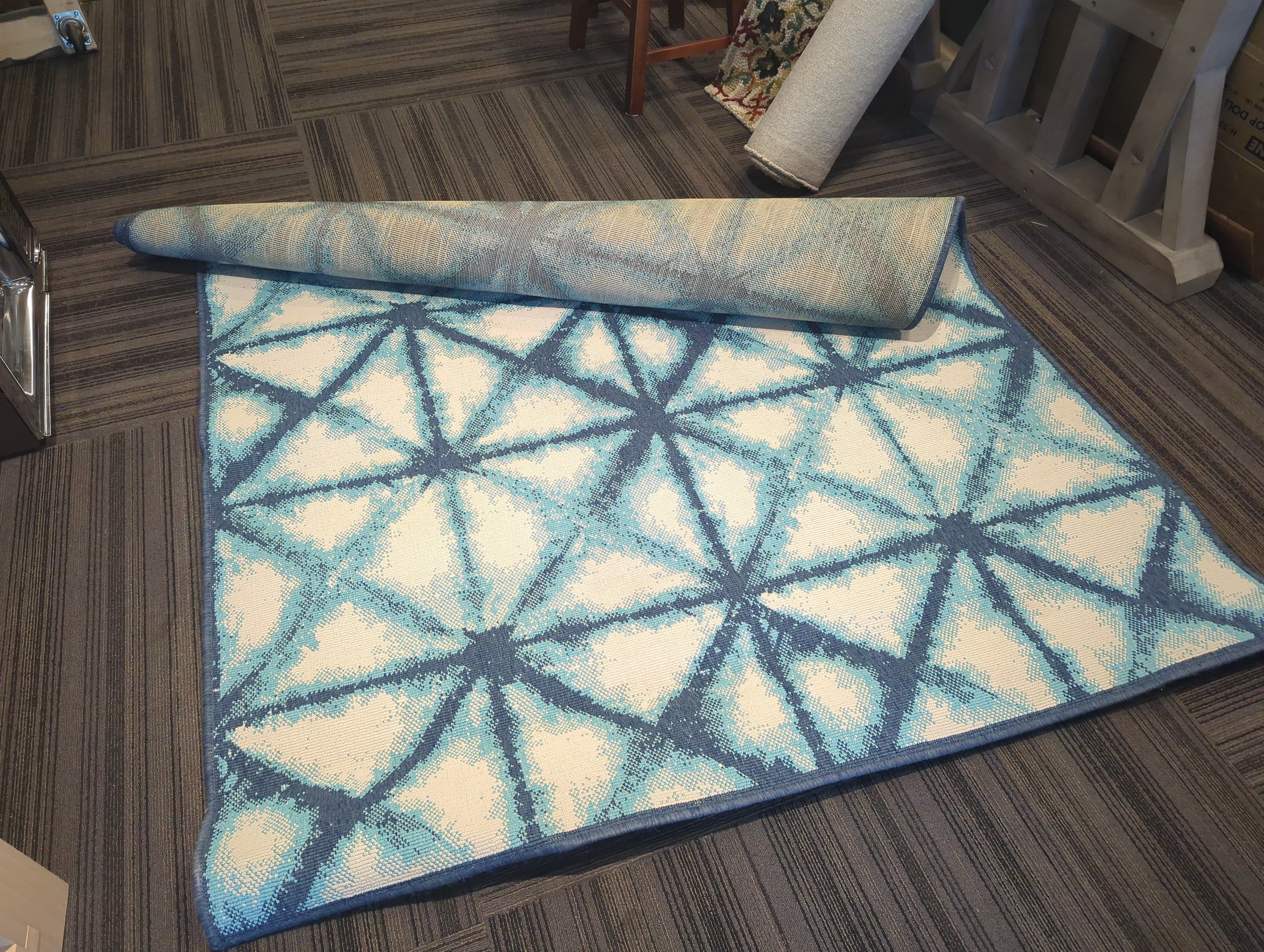 Blue Geometric Area Rug – 5x7