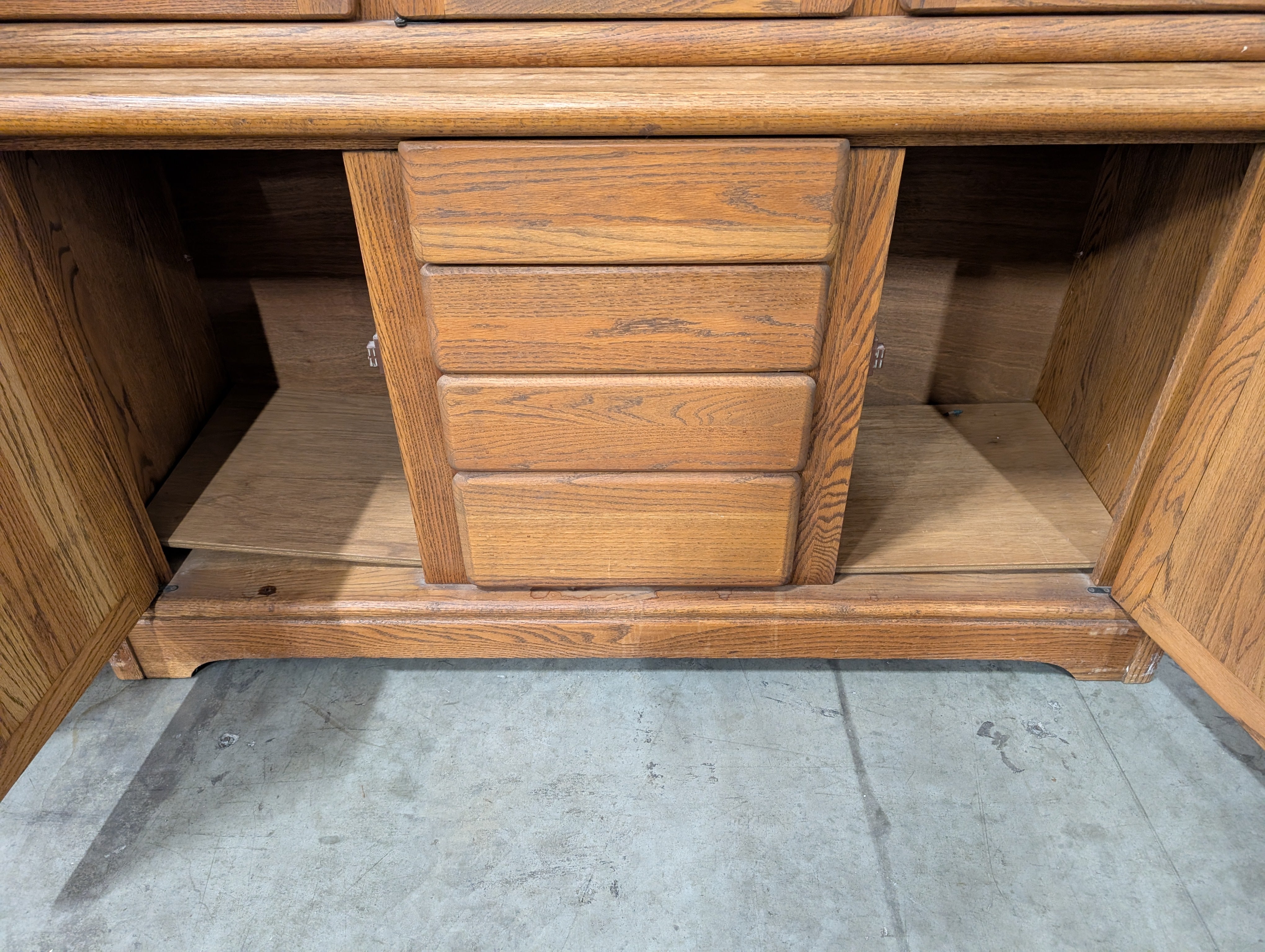 Classic Wood Display Cabinet Hutch with Glass Doors