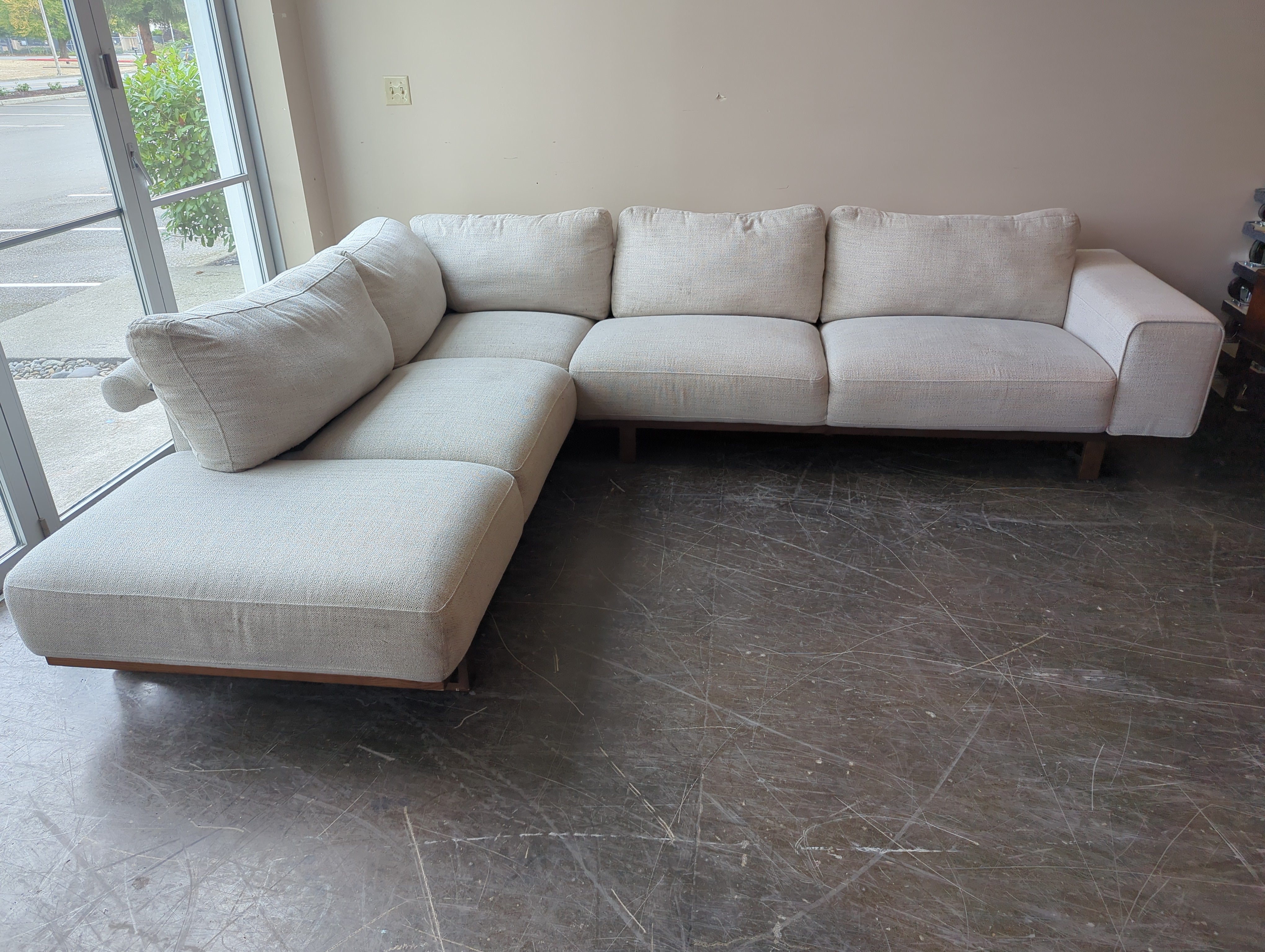 Beautiful Two Piece White Speckled L Shape Section in Good Condition
