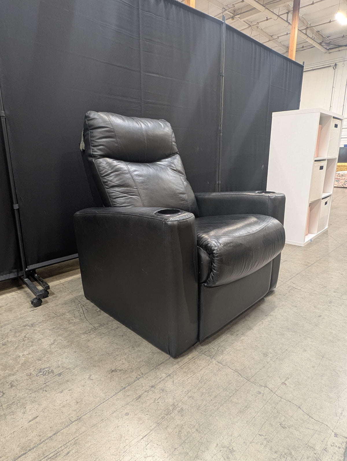 Comfortable Black Leather Recliner Chair with Cup Holders