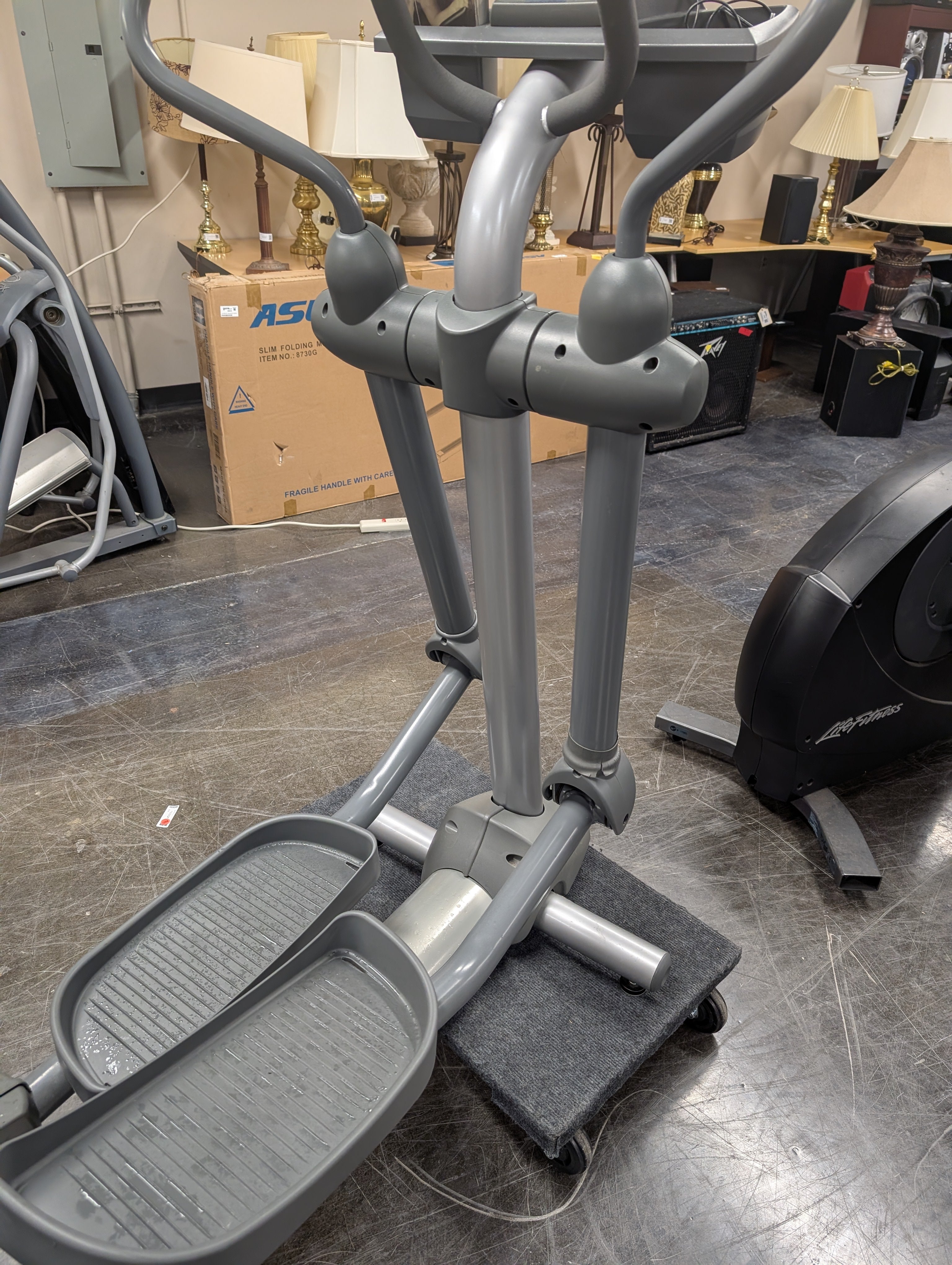 Life Fitness Club Series Elliptical Cross-Trainer Home Fitness Machine