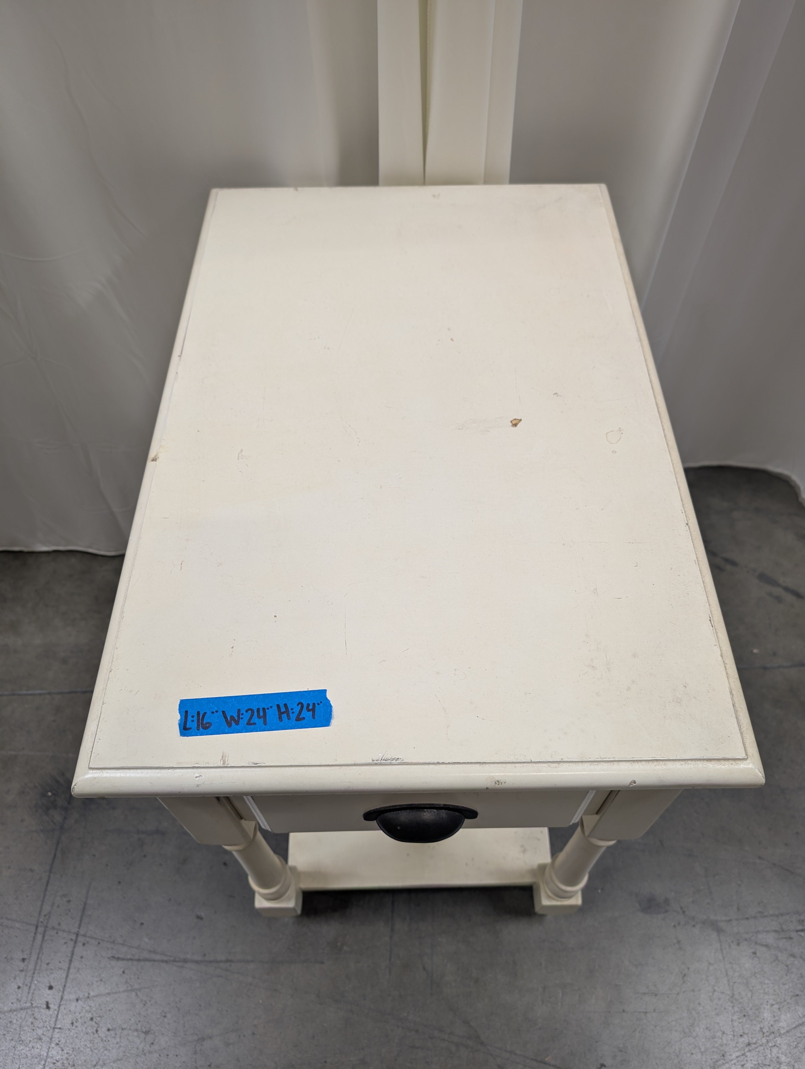 Off-White Cottage Style End Table with Turned Legs