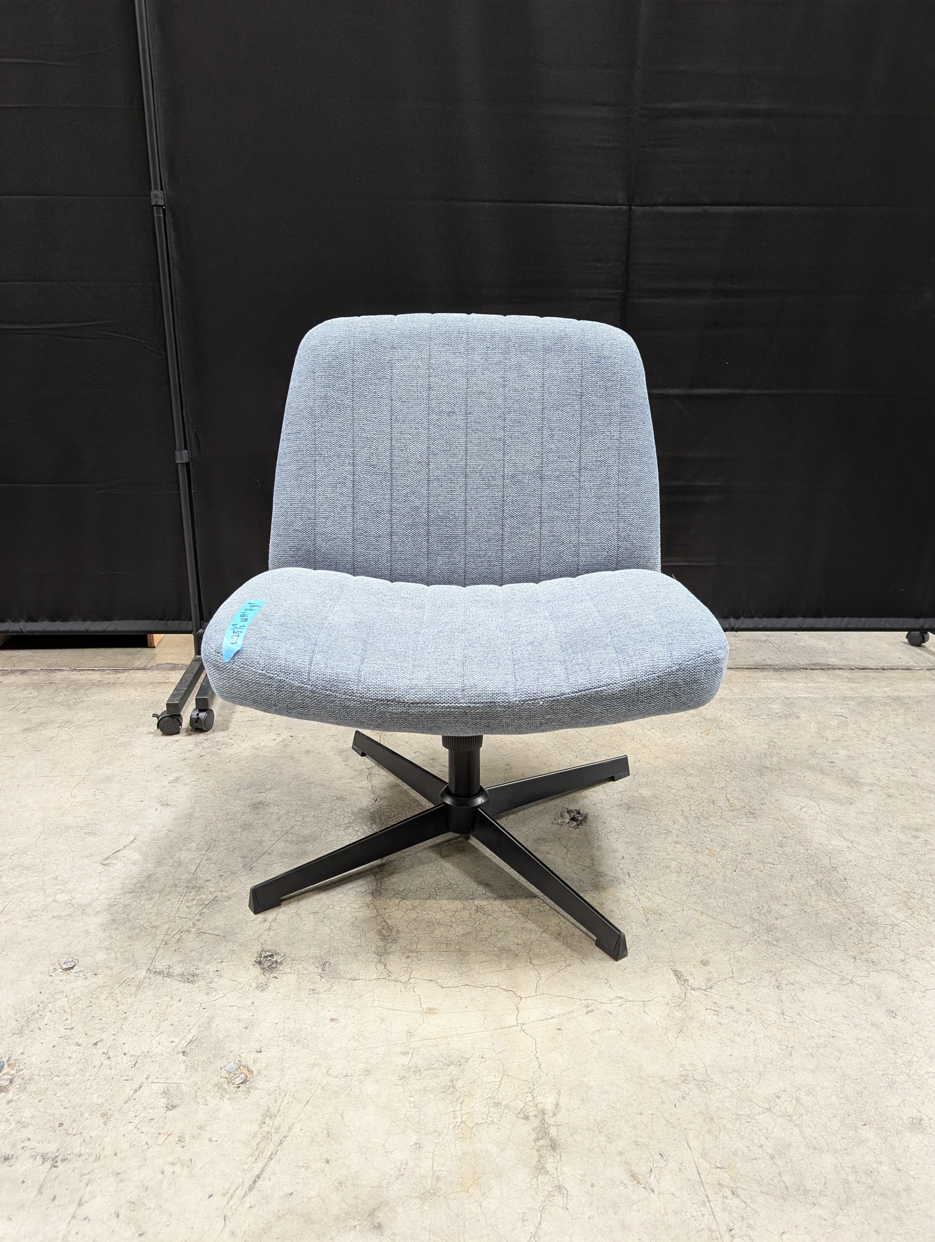 Henglin Home Furnishings Co., Ltd Grey Fabric Swivel Desk Chair