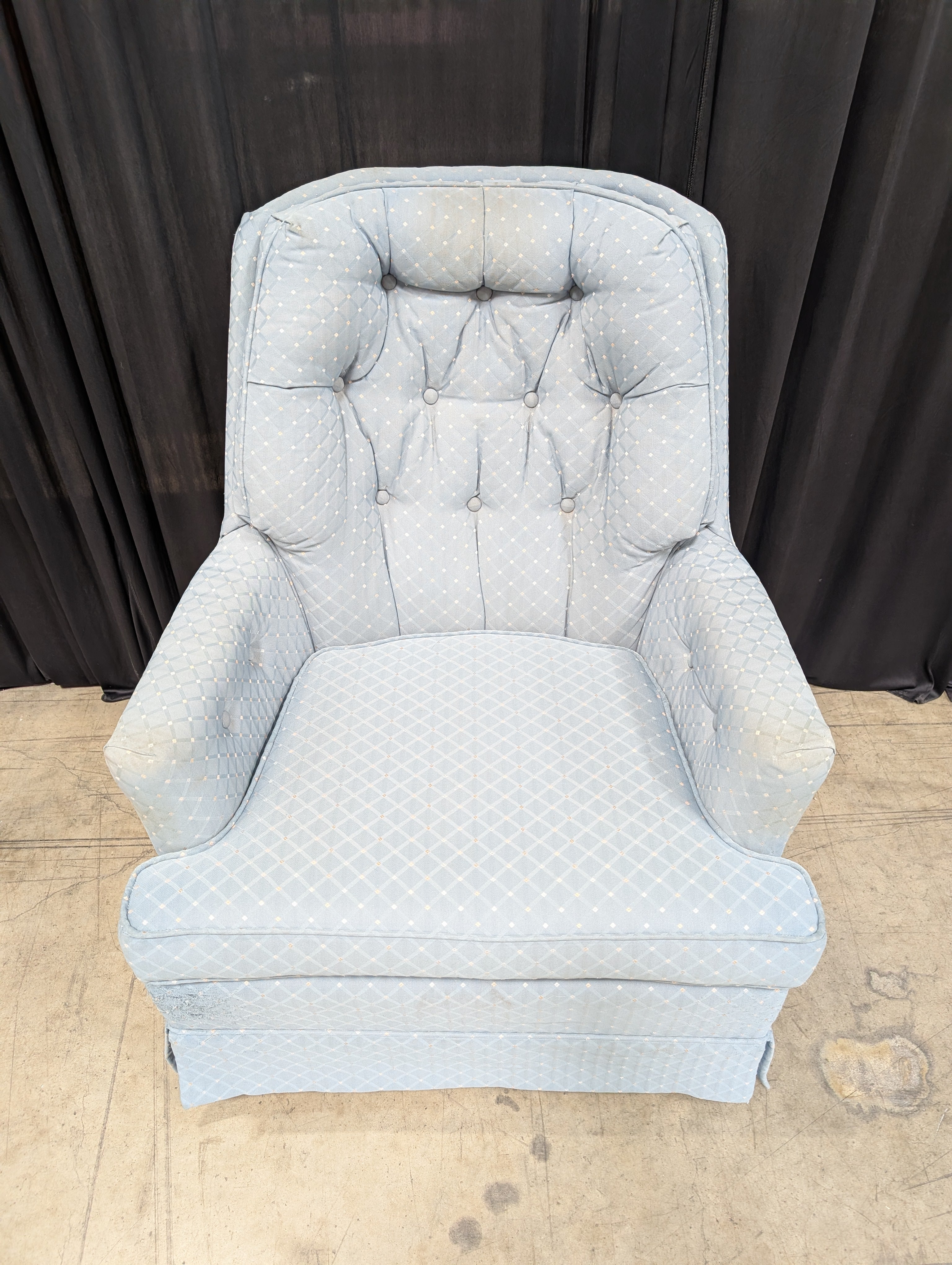 Traditional Light Blue Armchair with Tufted Back