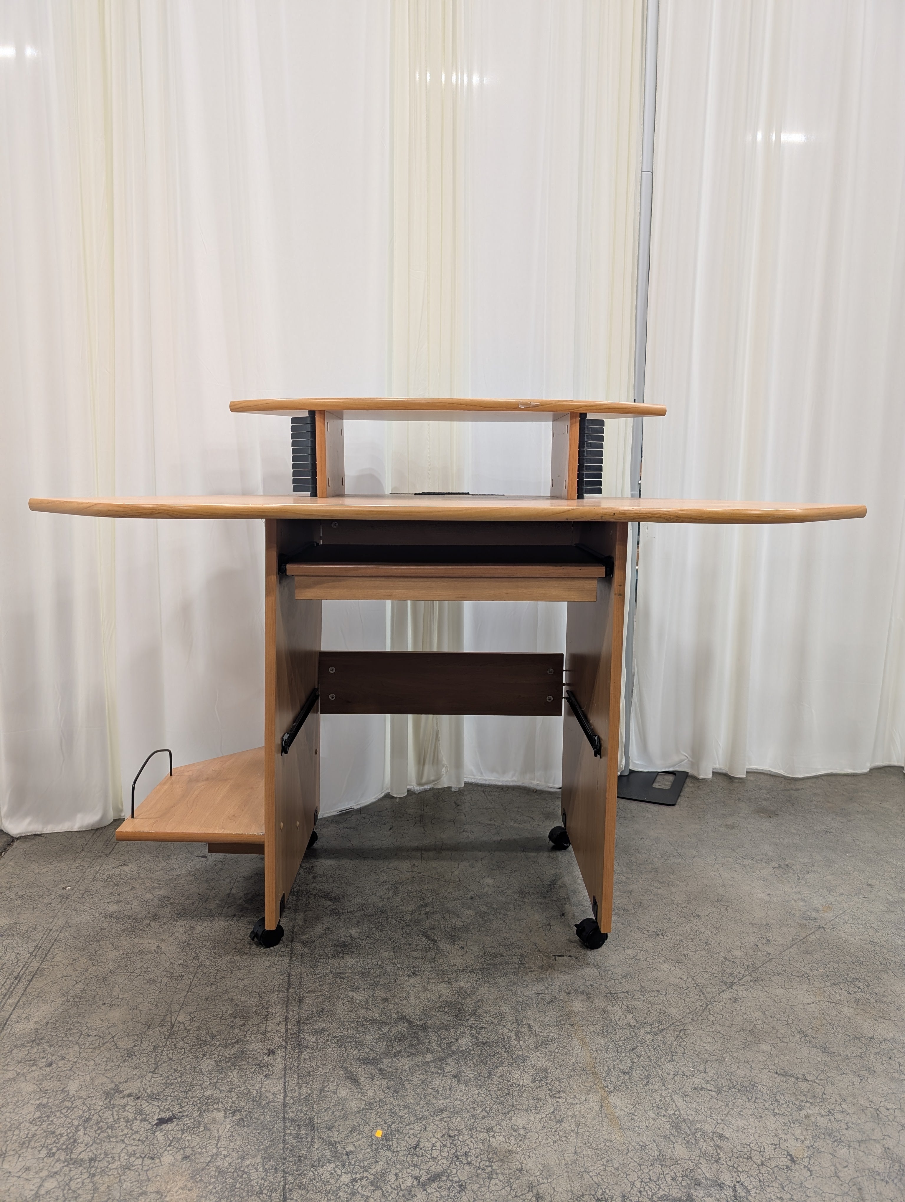 ePart Light Wood Computer Desk with Keyboard Tray