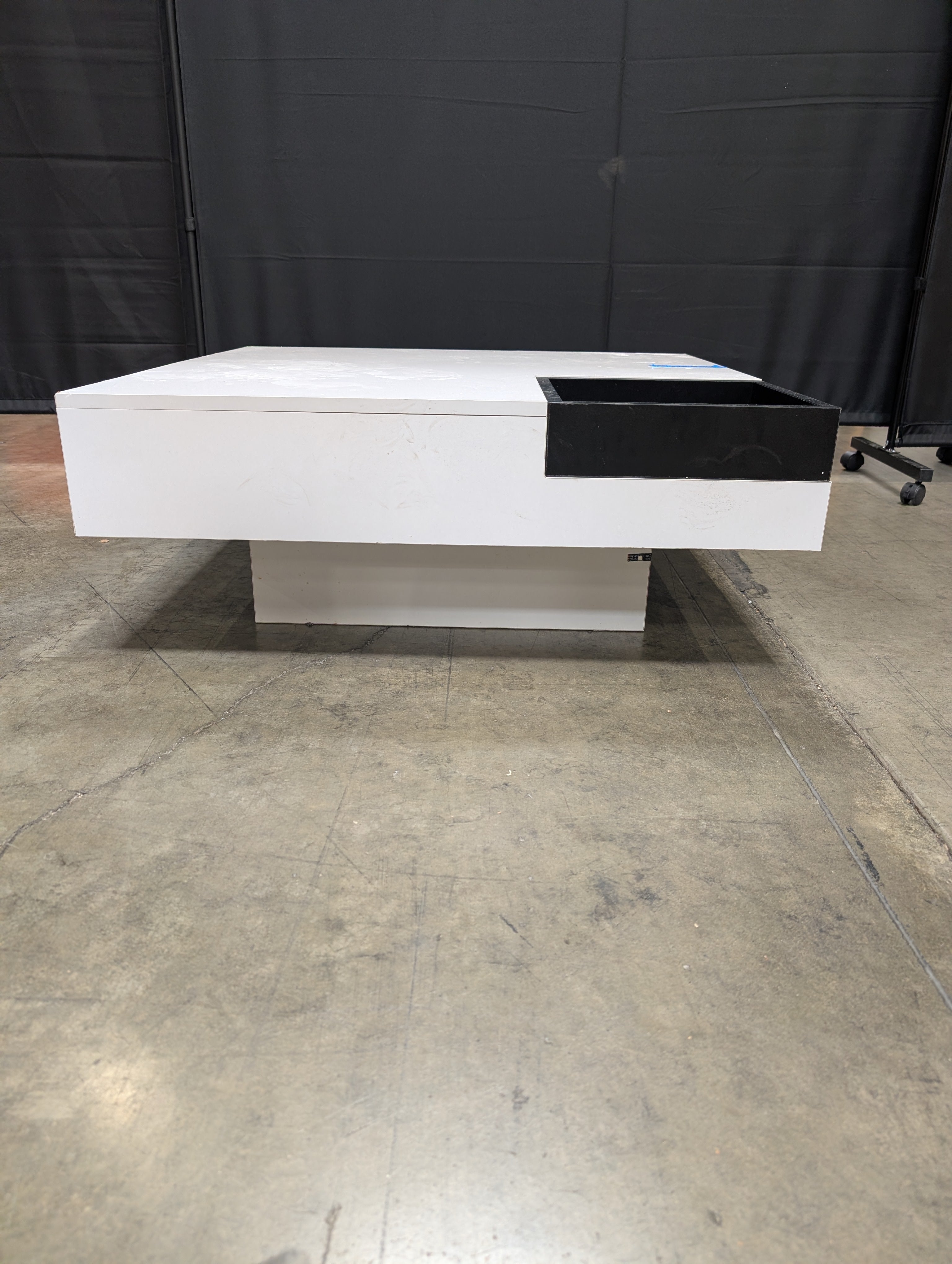 Contemporary High-Gloss White Coffee Table with Black Recessed Compartment