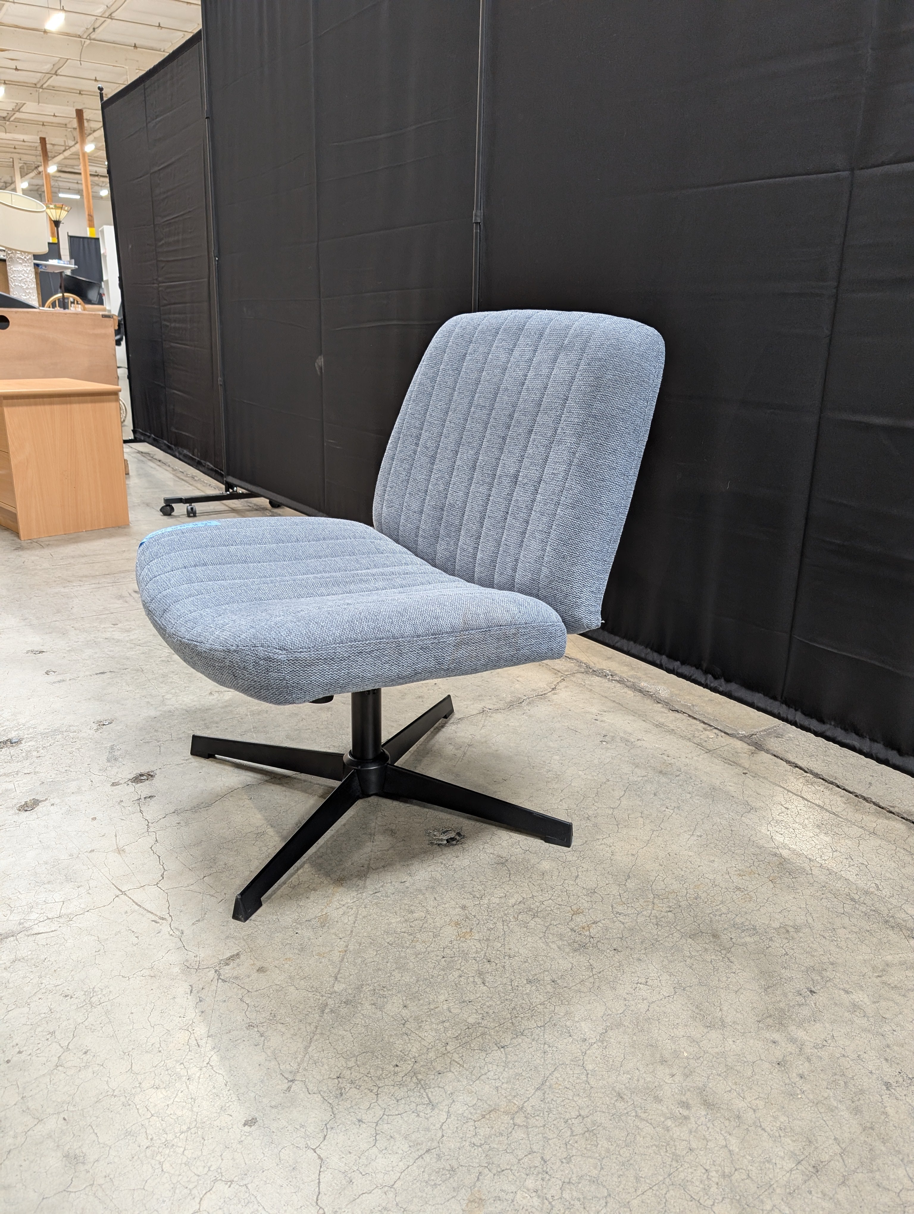 Henglin Home Furnishings Co., Ltd Grey Fabric Swivel Desk Chair