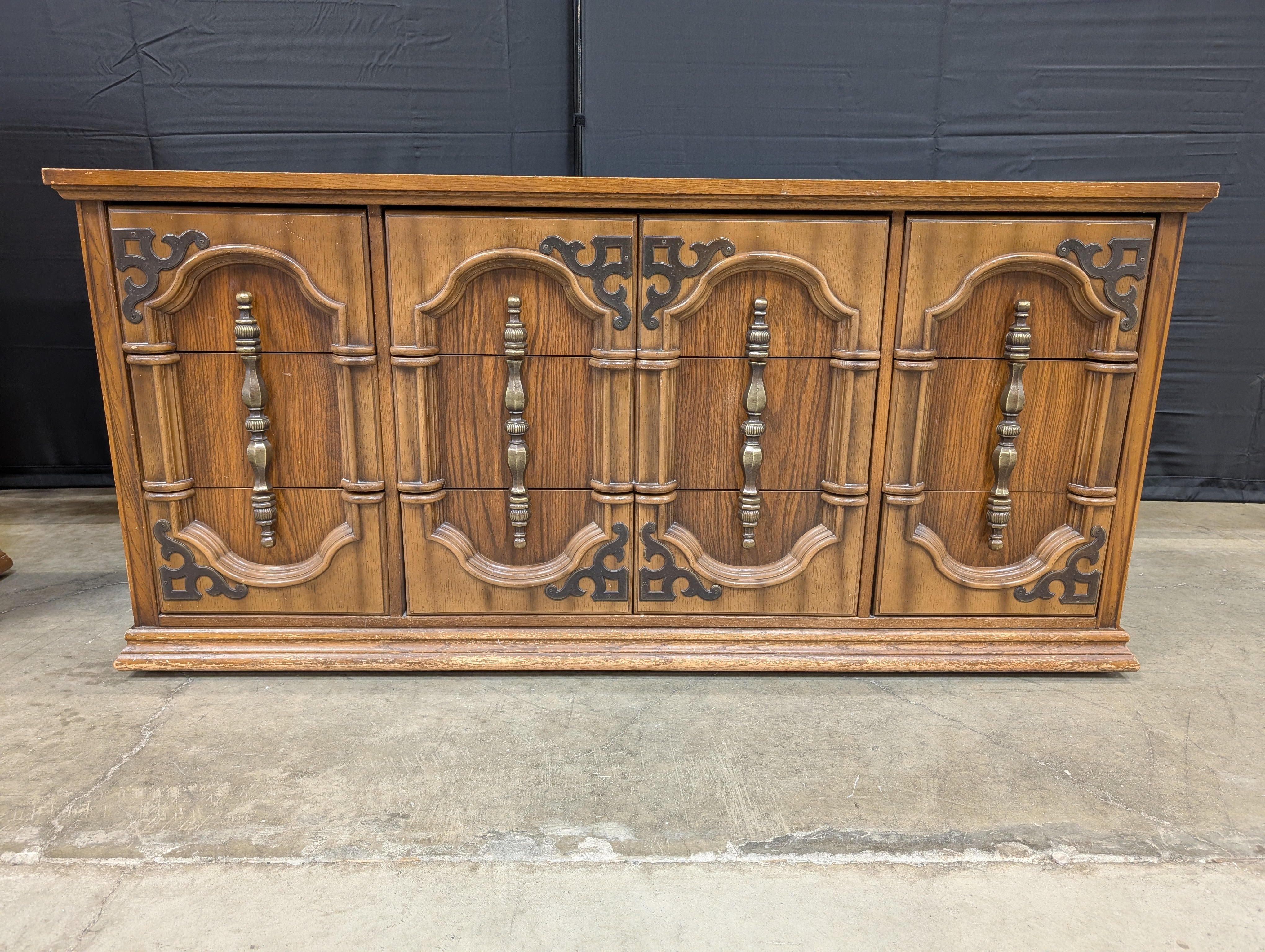 Bassett Furniture Carved Wood Nine Drawer Dresser