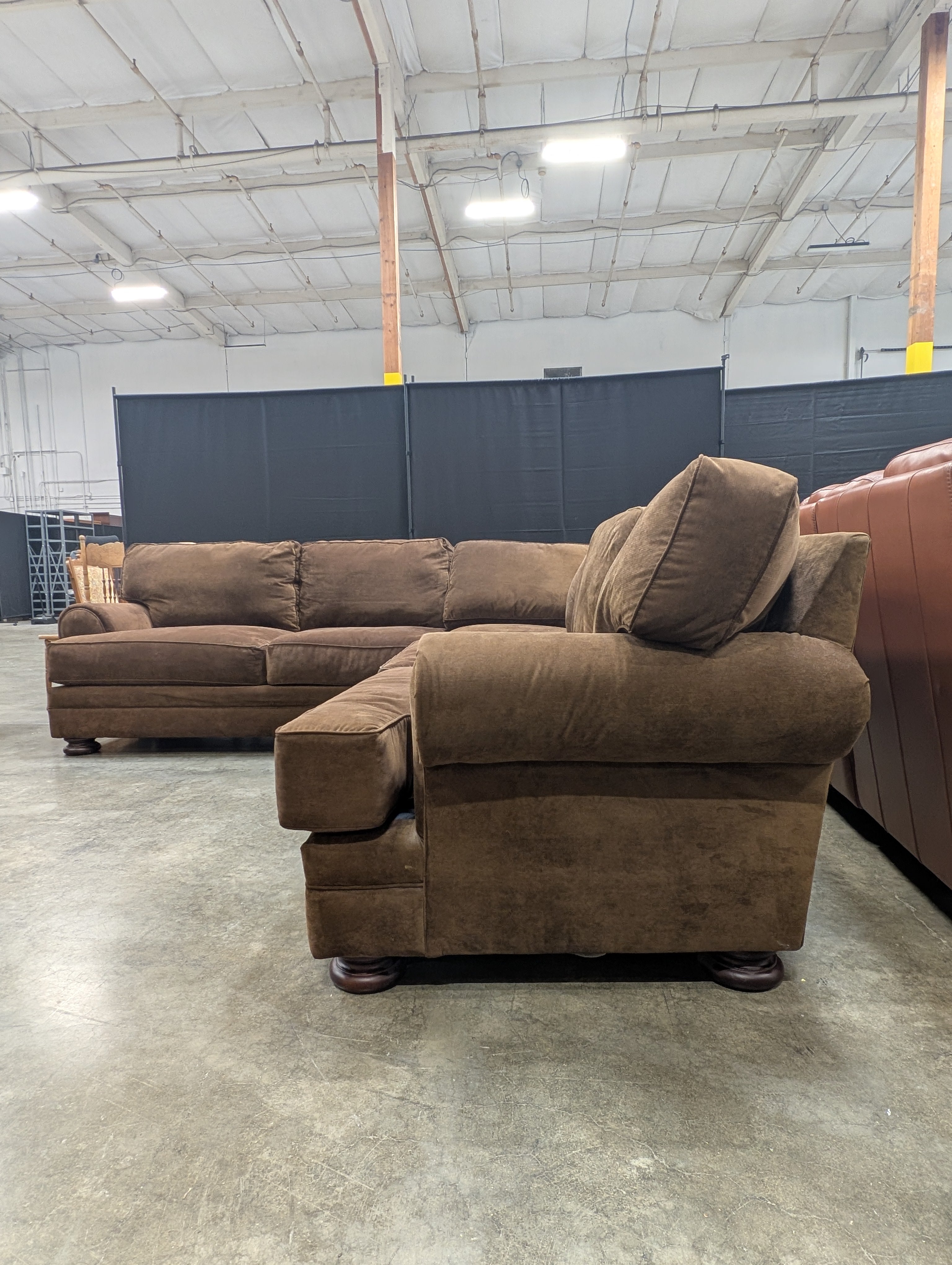 Spacious Brown Broyhill L-Shaped Sectional Sofa with Plush Upholstery USED