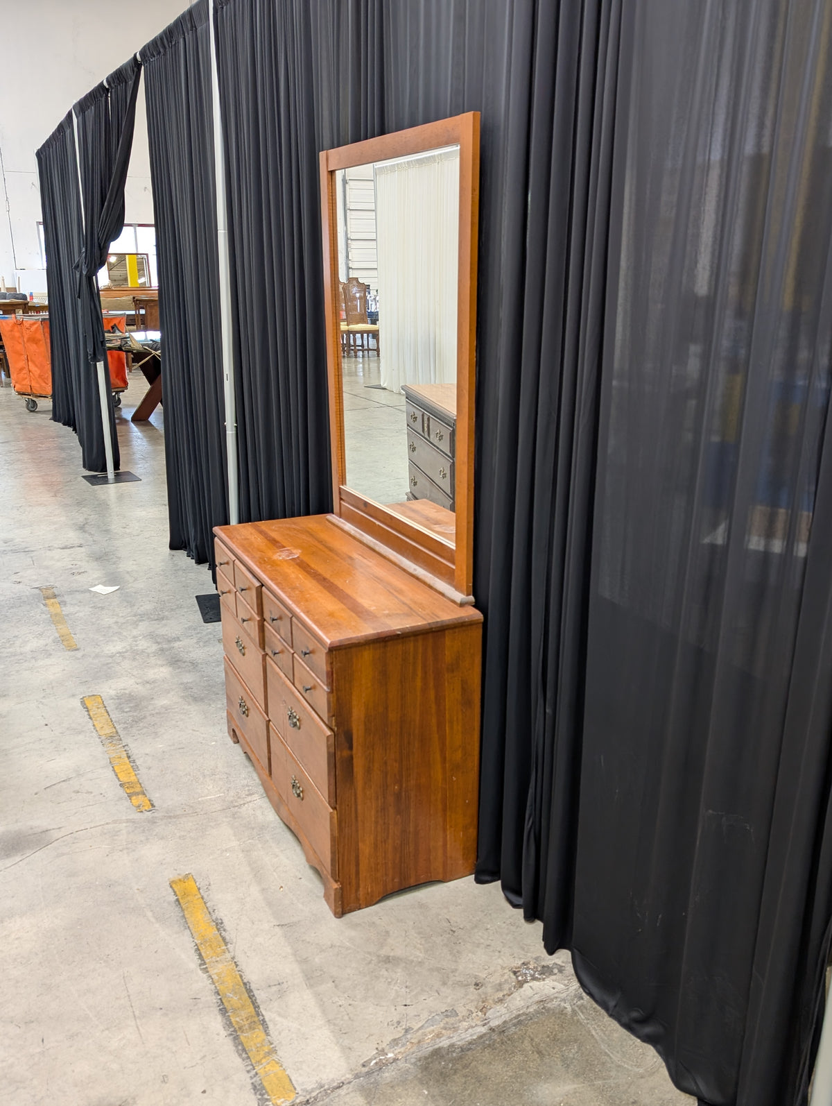Vintage Colonial-Style Maple 8-Drawer Double Dresser with Detachable Mirror