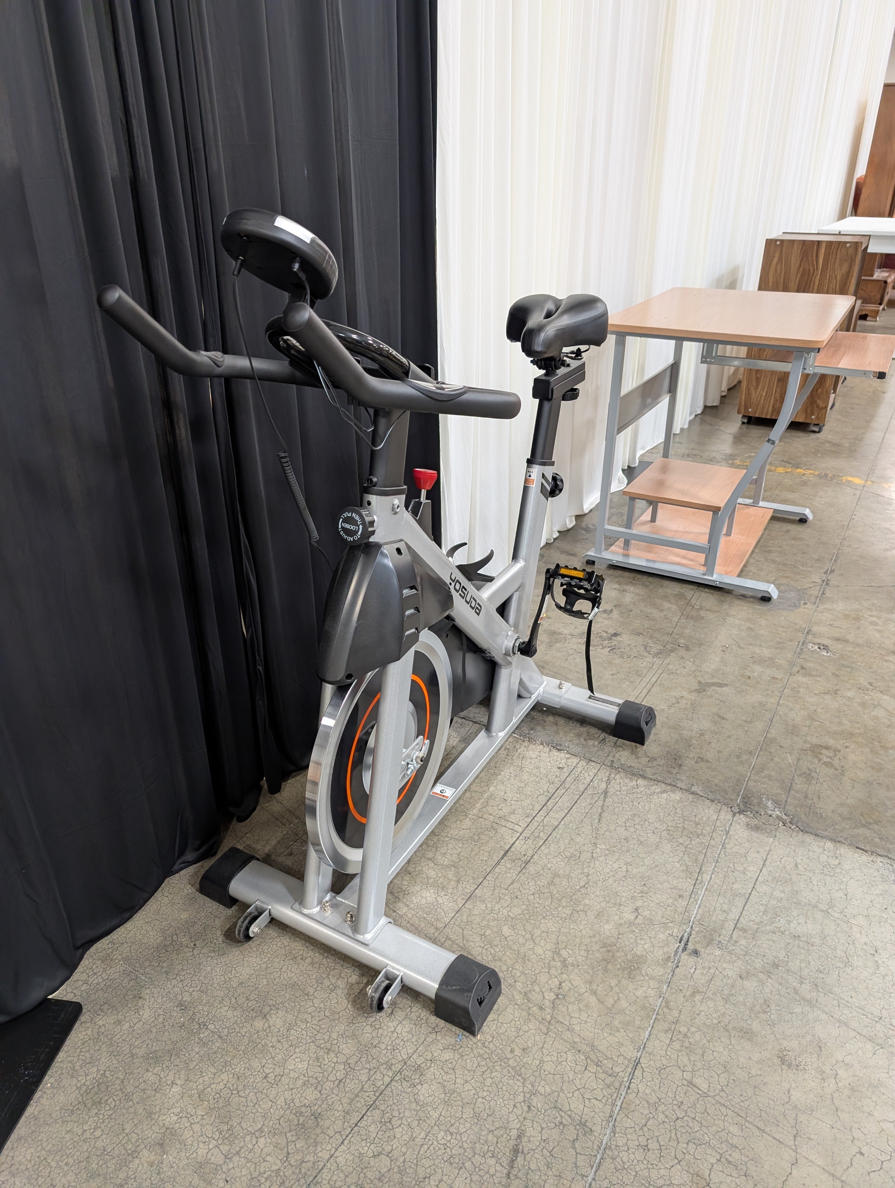 YOSUDE Silver and Black Indoor Spin Bike