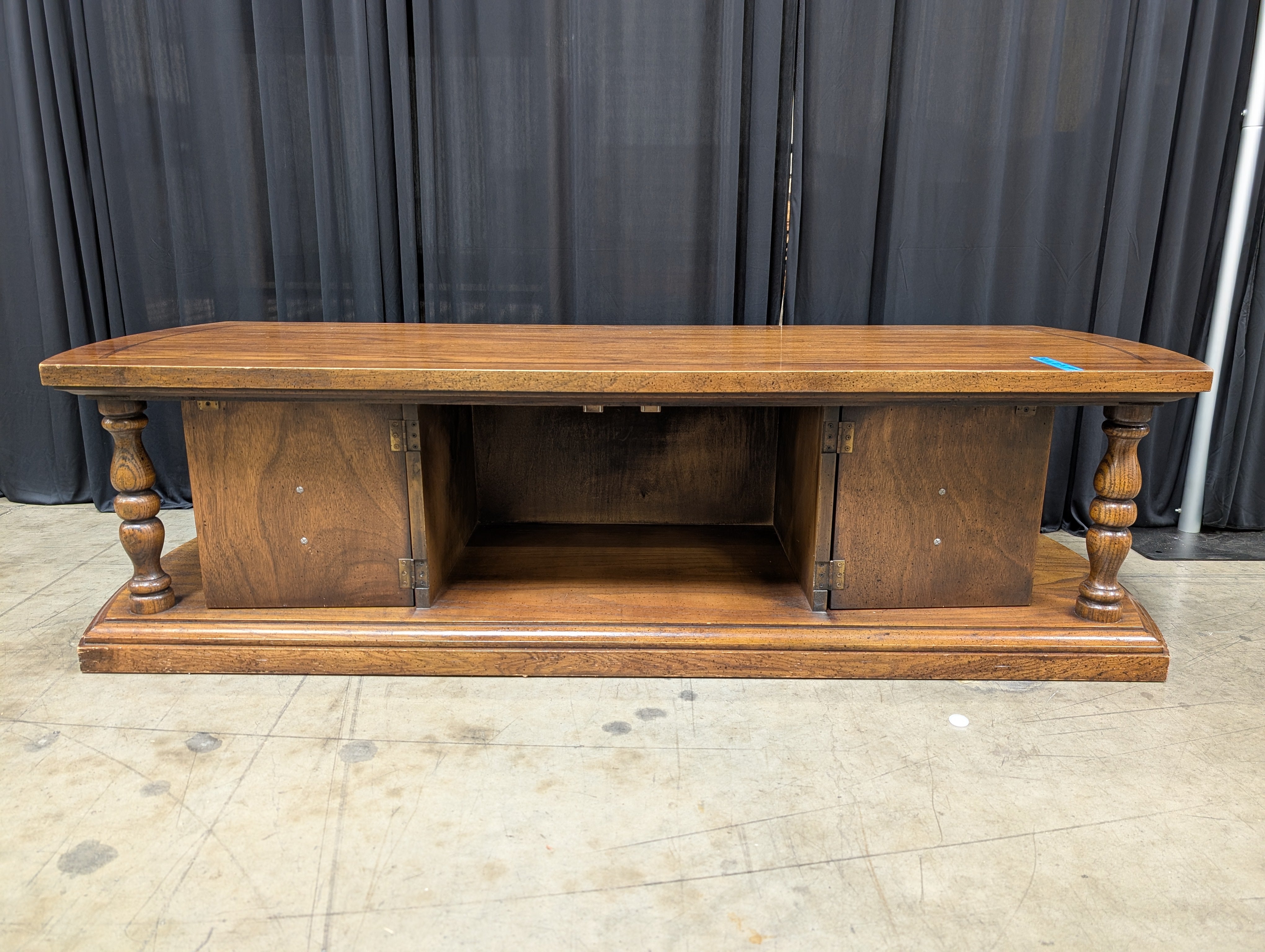 Dark Wood Traditional Coffee Table with Turned Legs