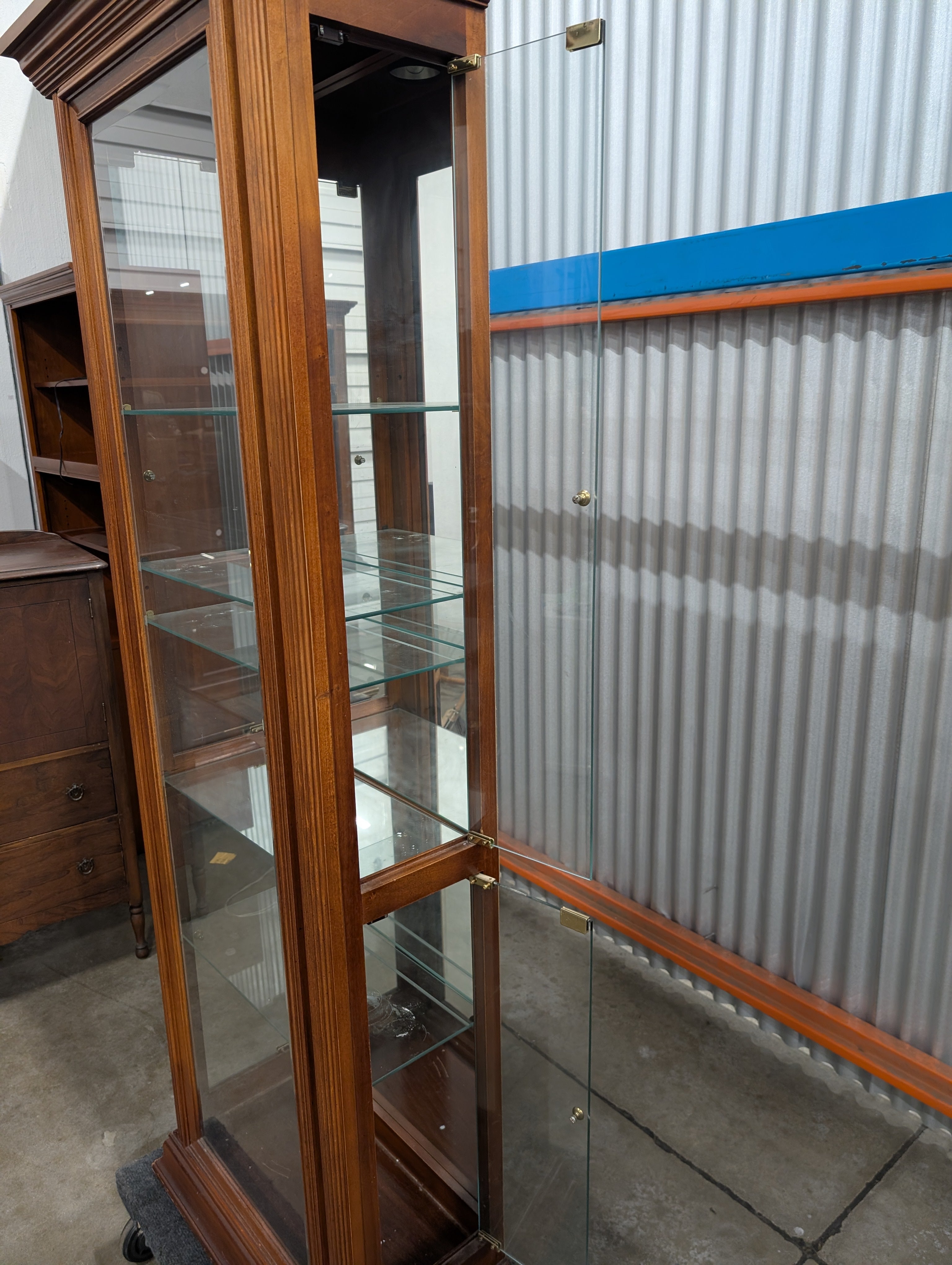 Pulaski Furniture Traditional Cherry Stained Wood Curio Display Cabinet with Glass Shelves