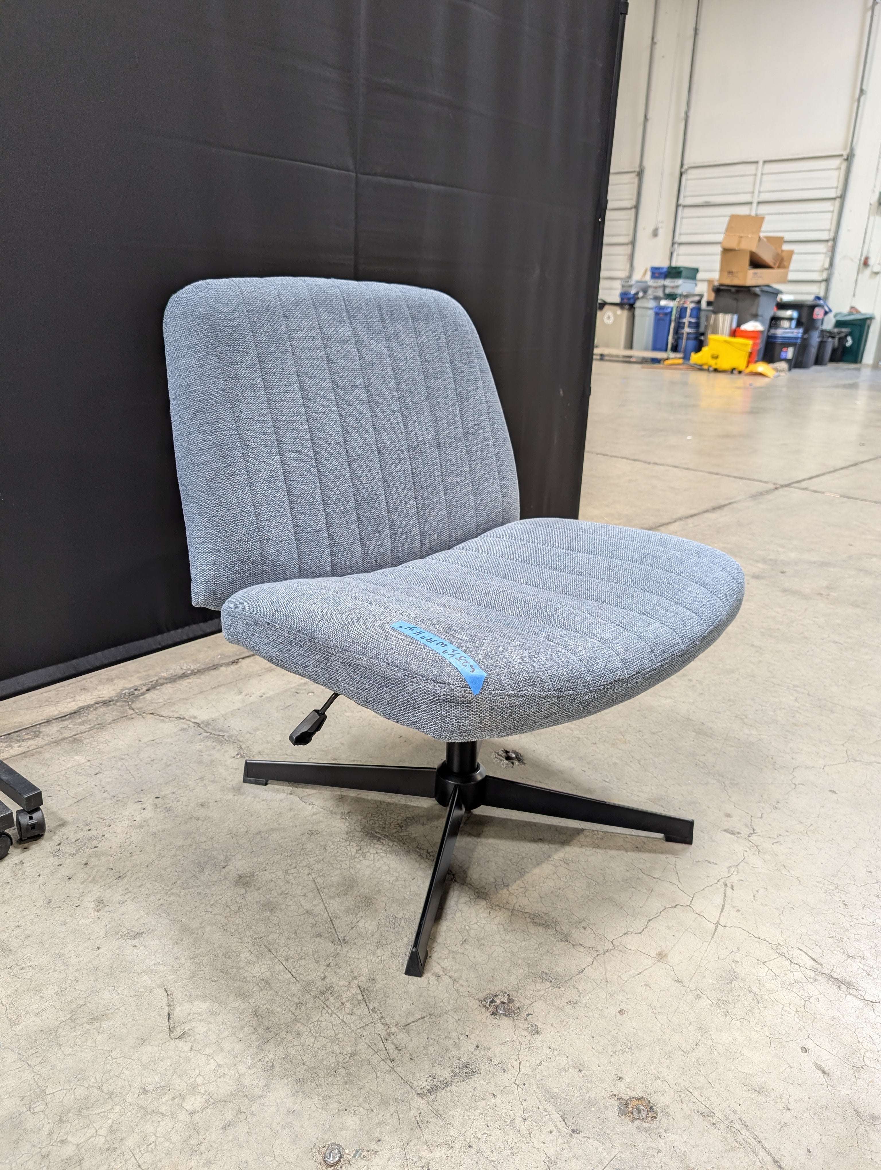 Henglin Home Furnishings Co., Ltd Grey Fabric Swivel Desk Chair