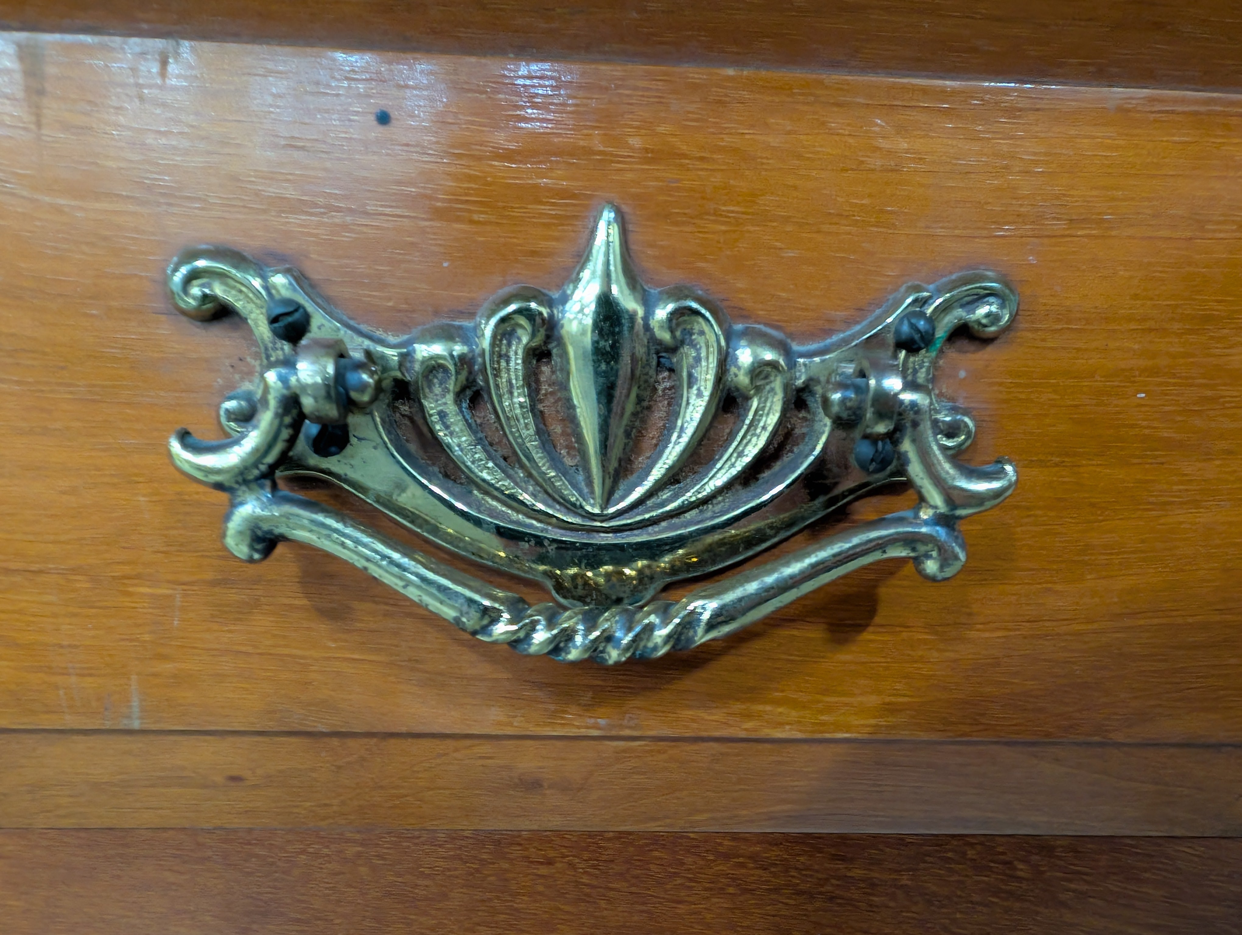 A. De Gruchy & Co. Ltd Old Victorian Washstand