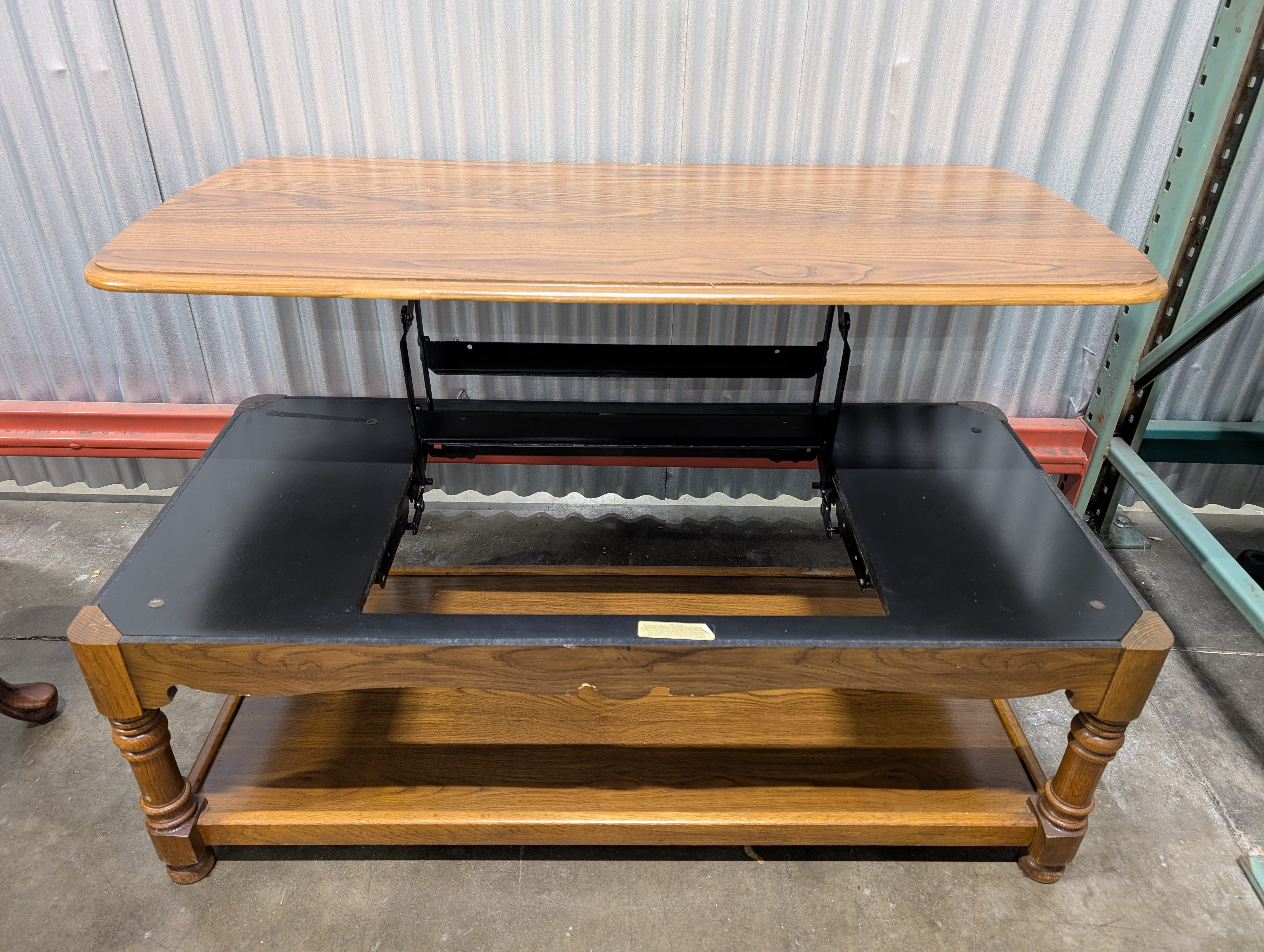 Traditional Wood Lift-Top Coffee Table