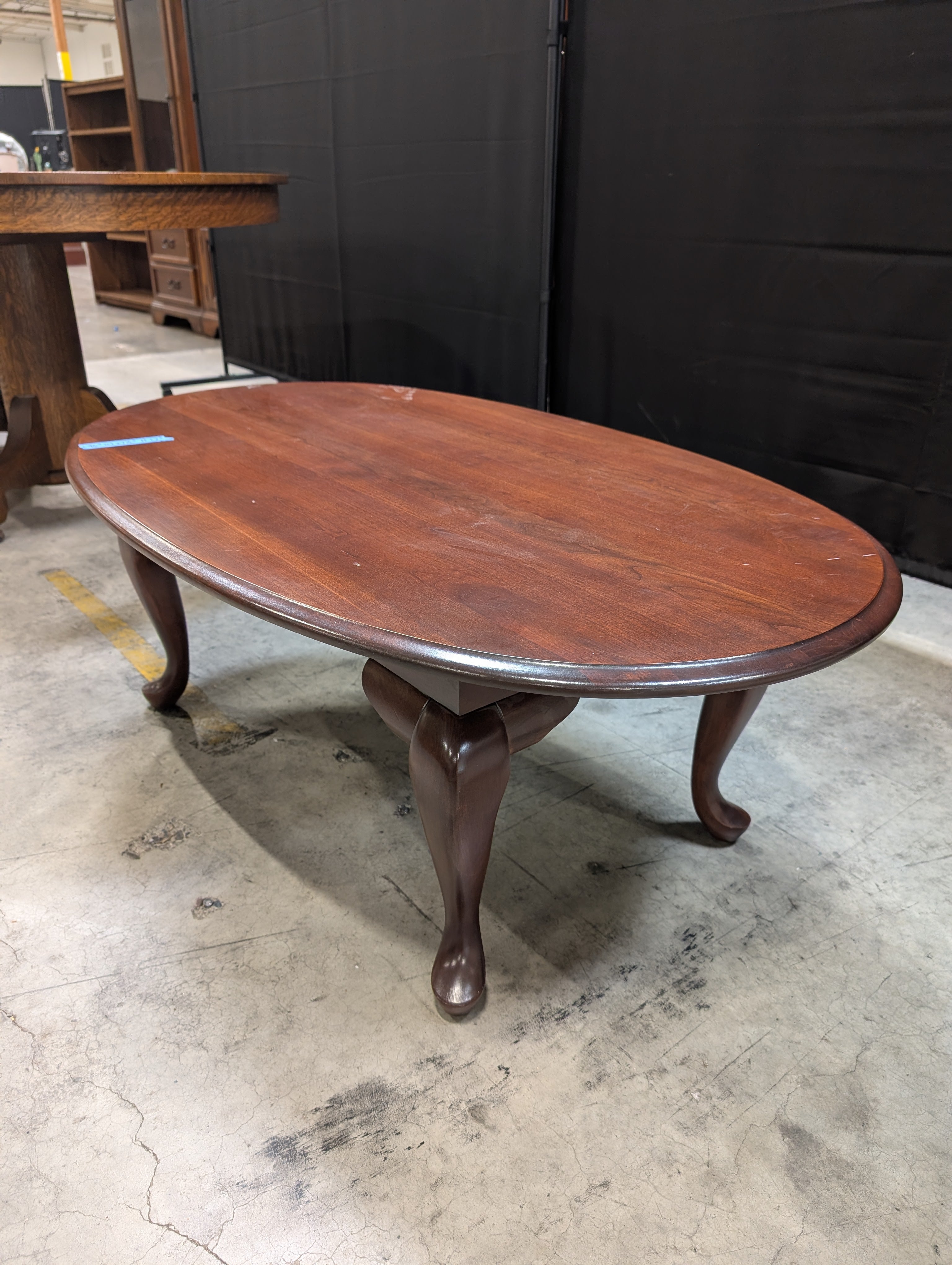 Traditional Oval Hardwood Coffee Table with Cabriole Legs