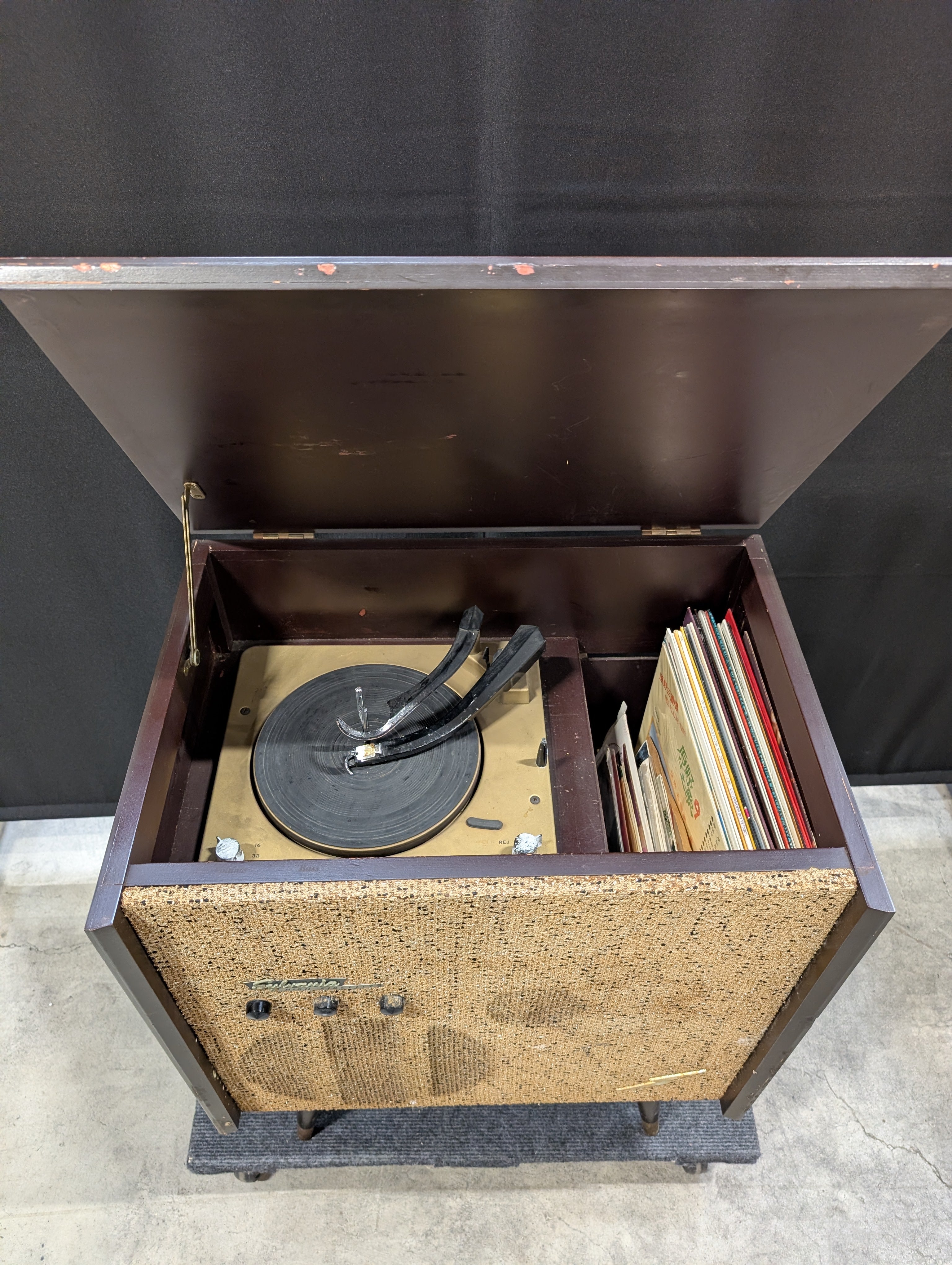 Sylvania Record Player with Record Storage