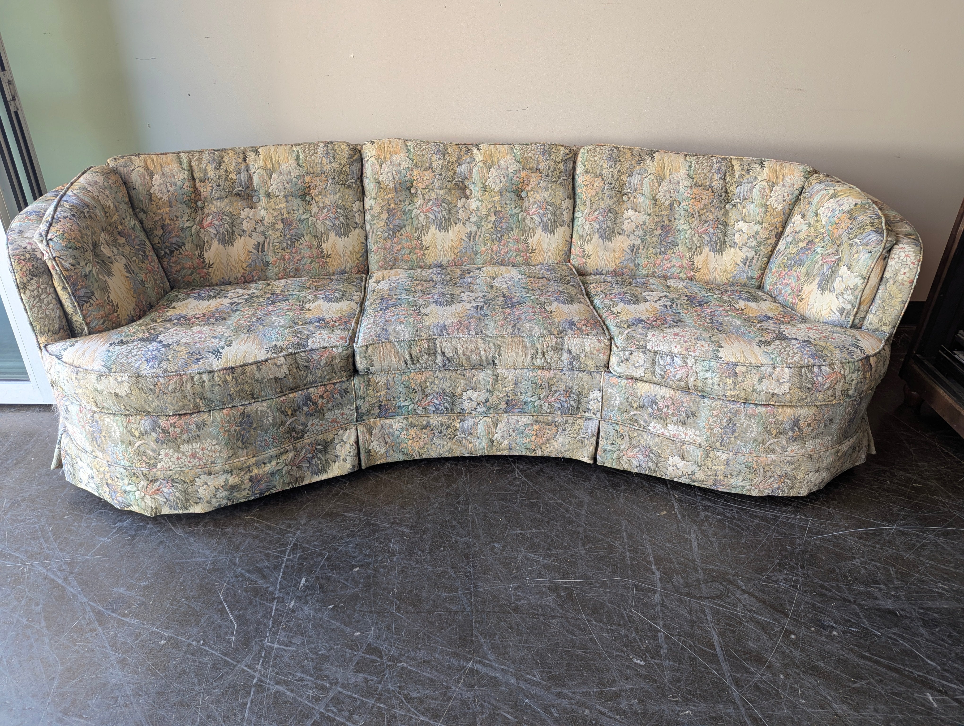 FLEXSTEEL Vintage Floral Tufted Curved Sectional Sofa