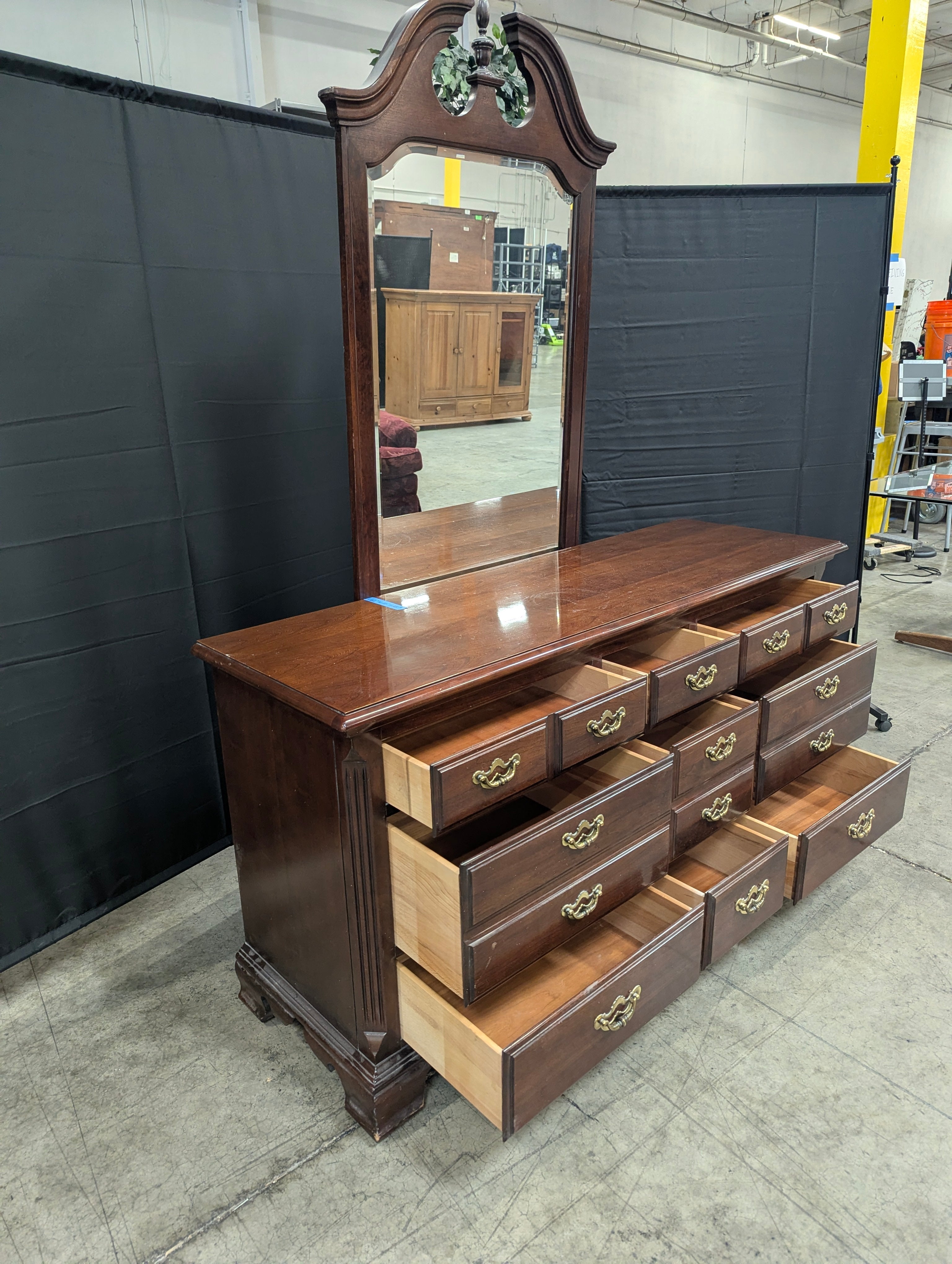 Classic Thomasville Hardwood 12-Drawer Dresser with Ornate Matching Mirror