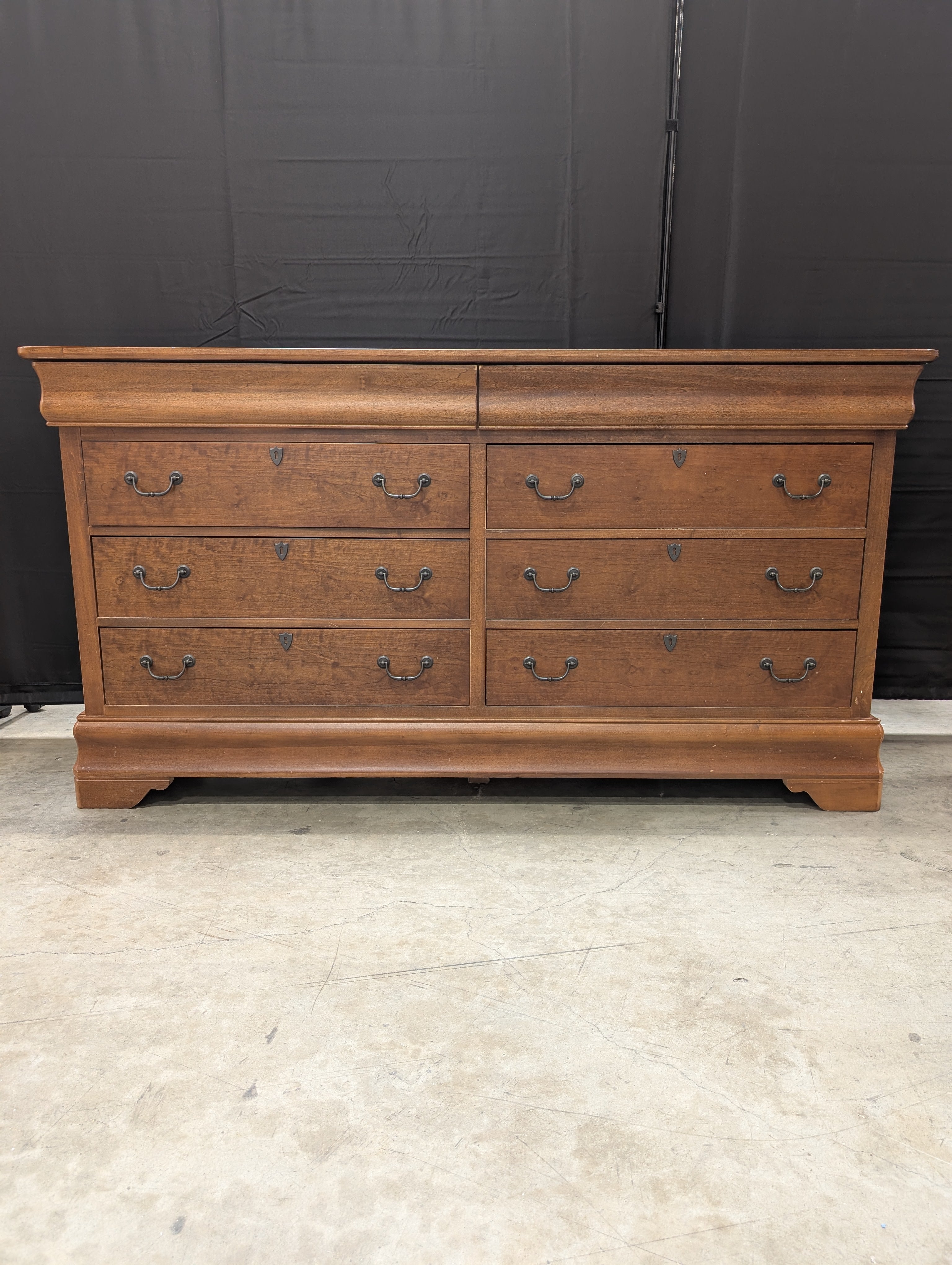 Bassett Traditional Eight-Drawer Wooden Dresser