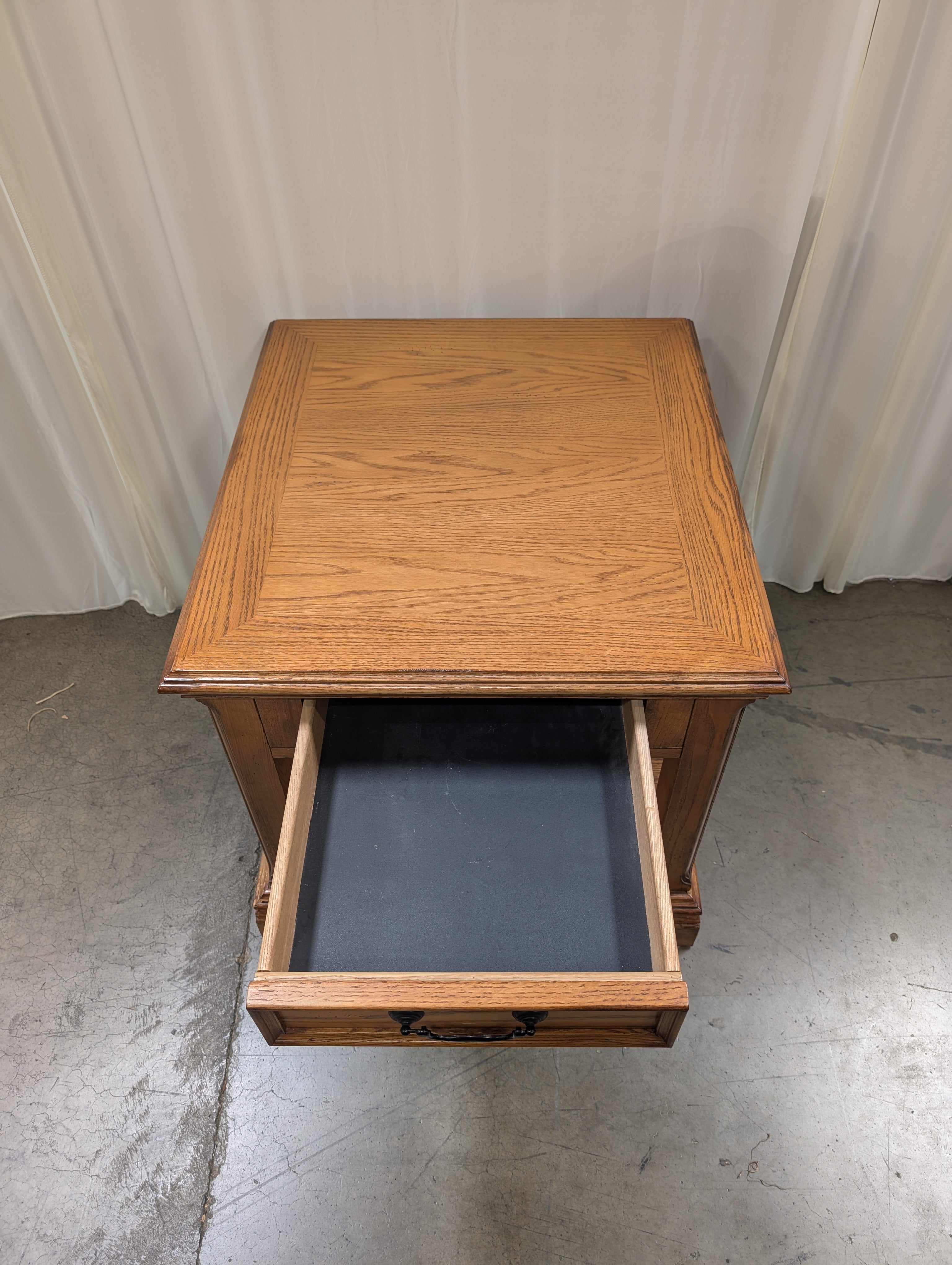 Traditional Oak Finish End Table with Drawer
